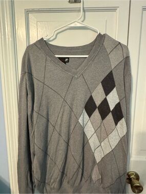 Classic J. Ferrar Men’s Gray Argyle V-Neck Sweater Modern Fit Cotton Blend. Sz L